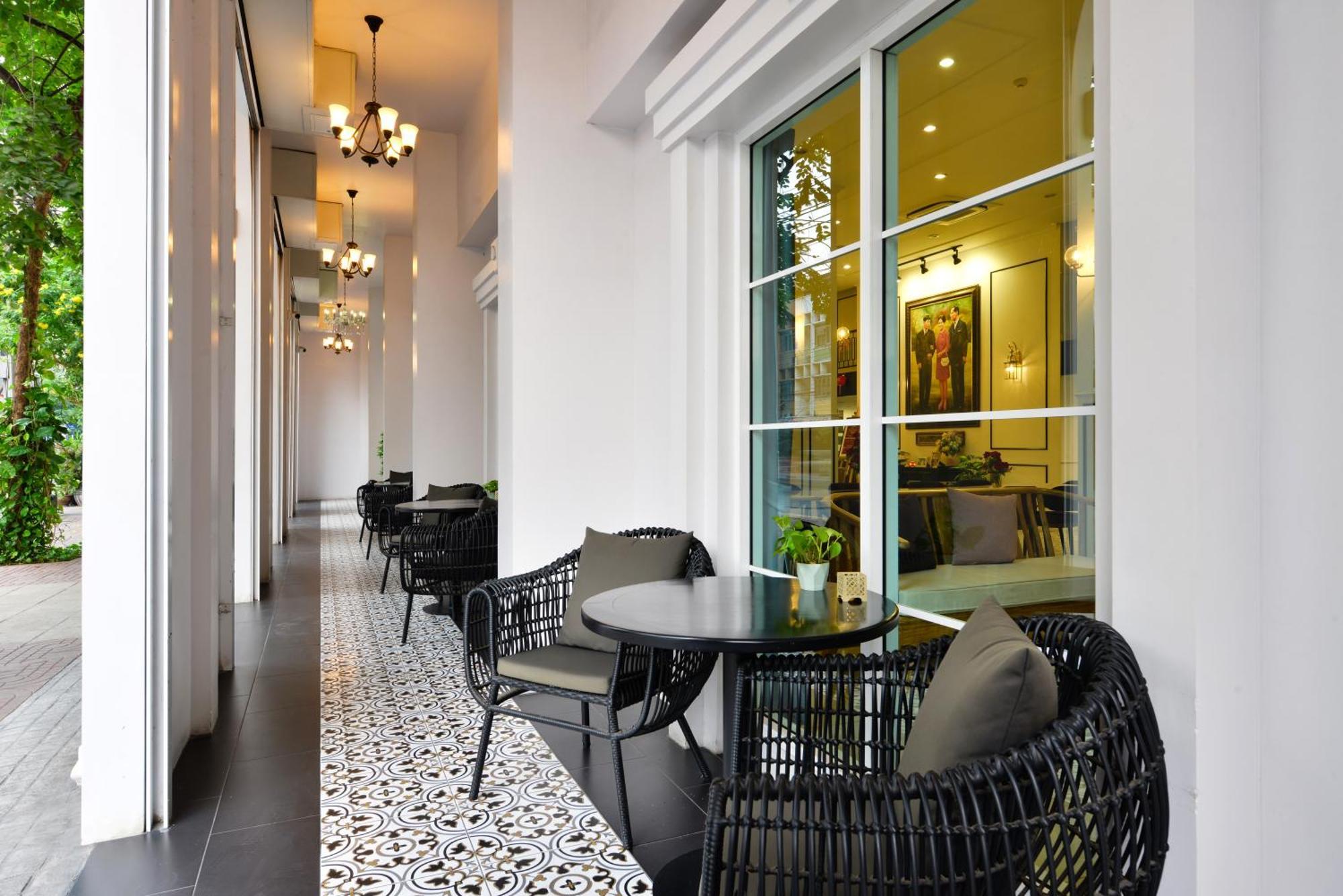 Villa De Pranakorn Bangkok Exterior foto The interior of the hotel