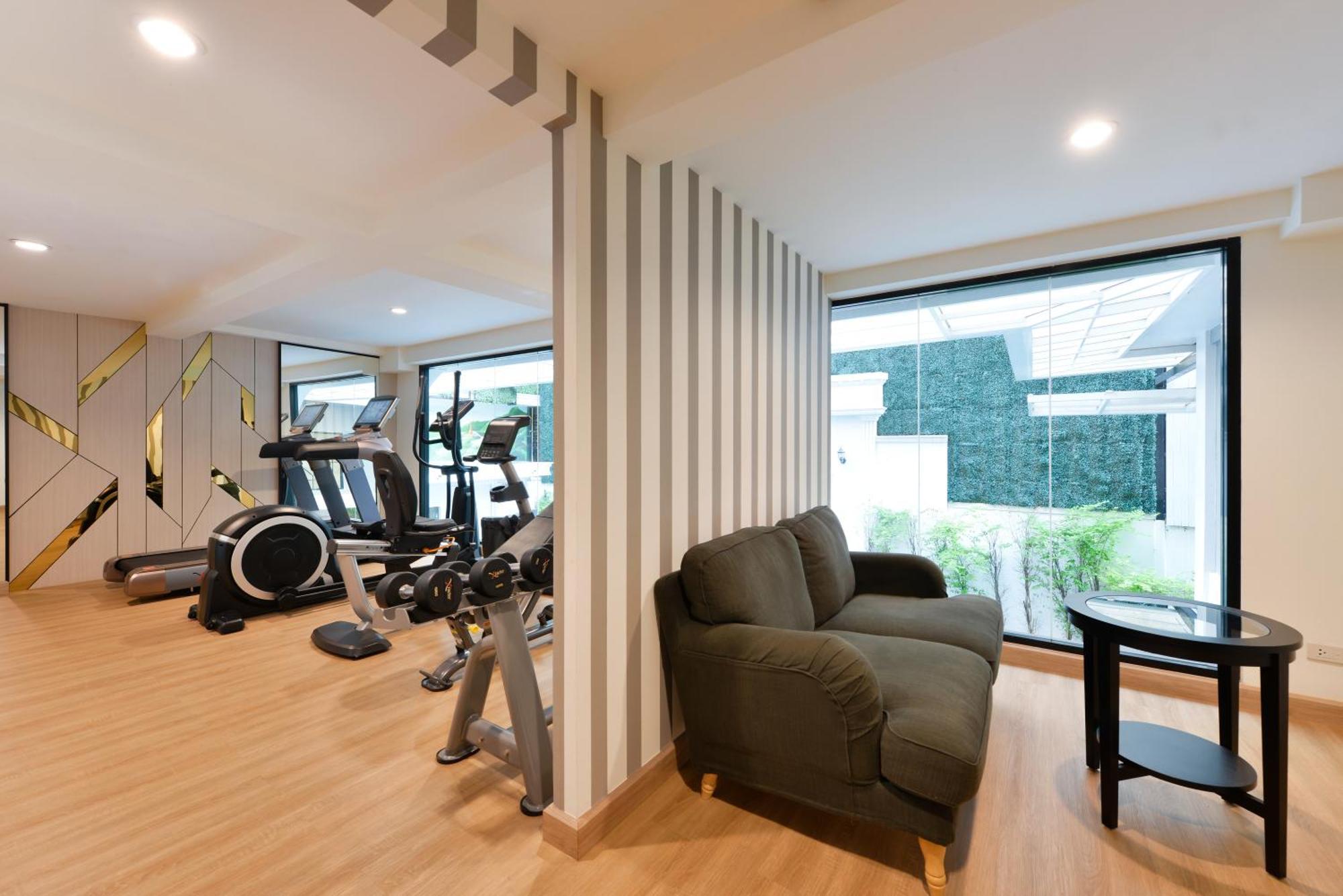 Villa De Pranakorn Bangkok Exterior foto The gym at the residence