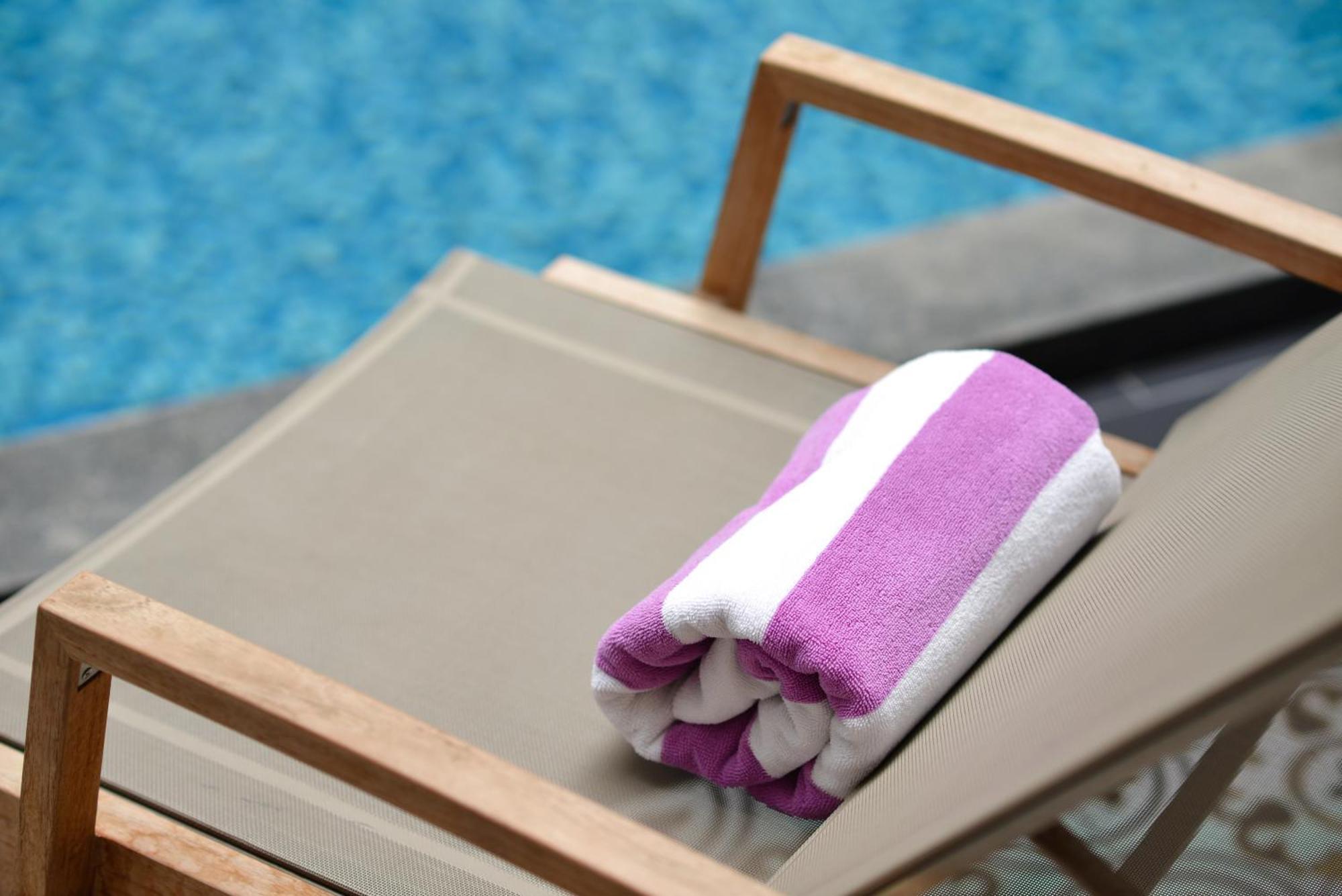 Villa De Pranakorn Bangkok Exterior foto A pool towel